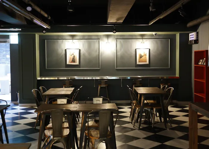 Bluedot Poshtel Хостел