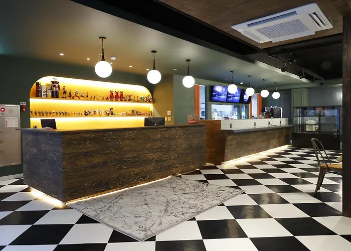 Bluedot Poshtel Хостел