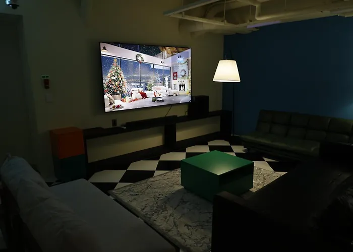 Bluedot Poshtel *