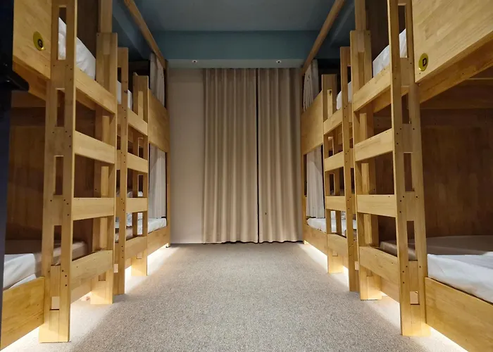 Bluedot Poshtel Hostel *