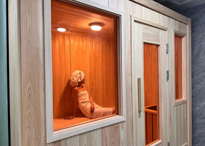 Bluedot Poshtel Хостел *